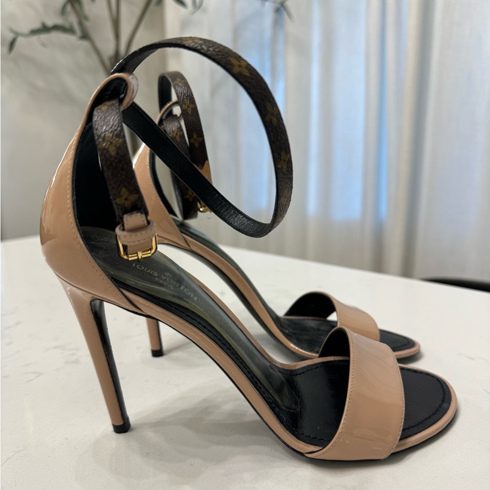 Louis Vuitton call back nude sandal heels size 37